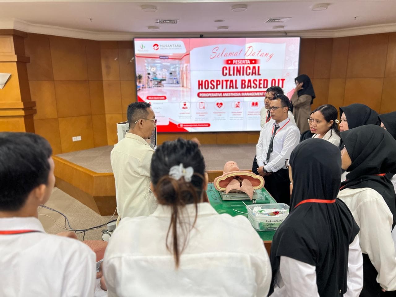 Suasana Lab Station & Hands-on Anestesi NUMES Academy